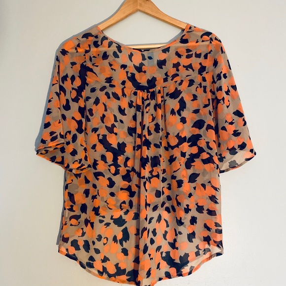 Hi-Lo Pattern Blouse - Picture 1 of 7